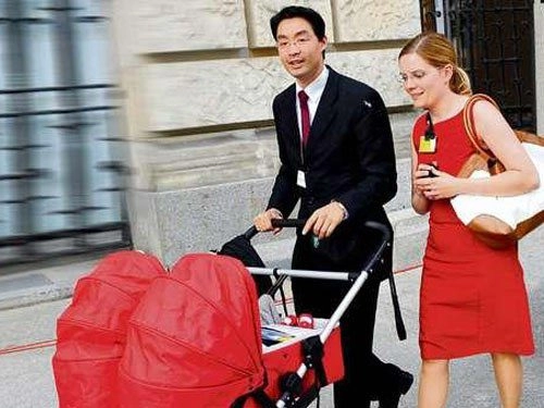 2 đứa trẻ gốc việt được người nước ngoài nhận nuôi làm rạng danh quê hương khi thành công và nổi tiếng - 11