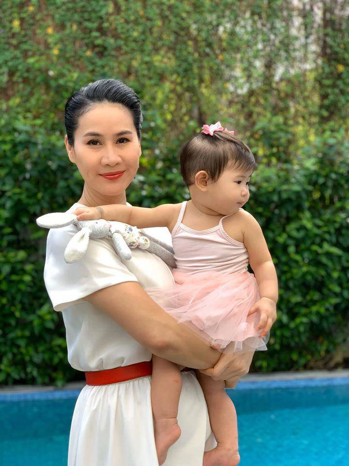 2 heo vàng của thanh thúy thân thúy hà đặc biệt nhất showbiz việt giờ bé nào cũng đáng yêu - 9