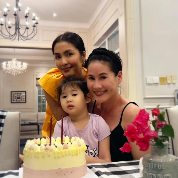 2 heo vàng của thanh thúy thân thúy hà đặc biệt nhất showbiz việt giờ bé nào cũng đáng yêu - 10