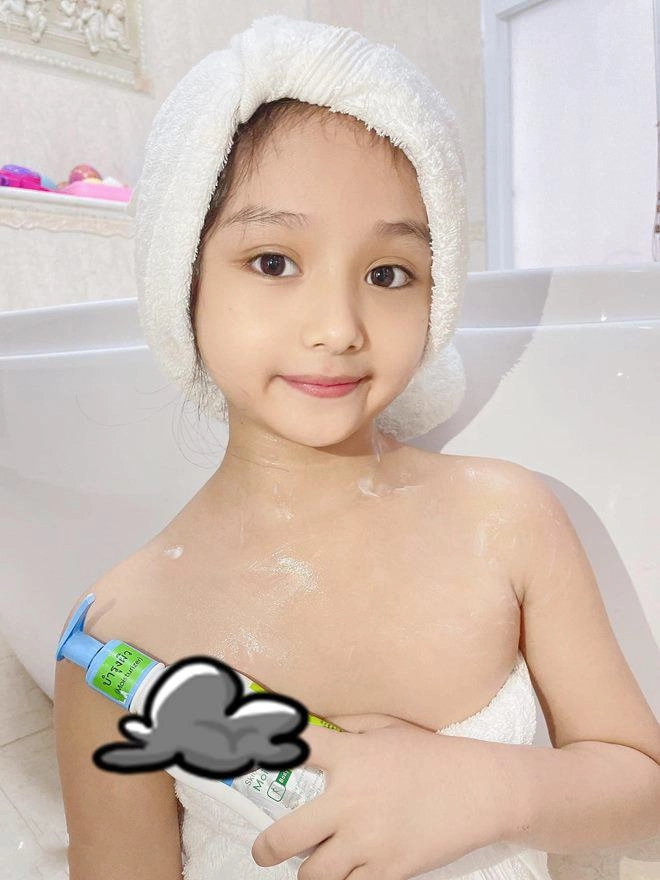 2 năm sau đăng quang hoa hậu nhí thái lan bé gái 8 tuổi giờ chăm chỉ bán hàng - 12