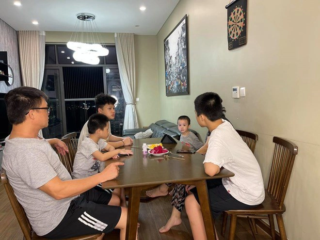 4 con trai nằm kíngiường giữ mẹ btv đông con nhất vtv quang minh mất sạch chẳng còn gì - 5