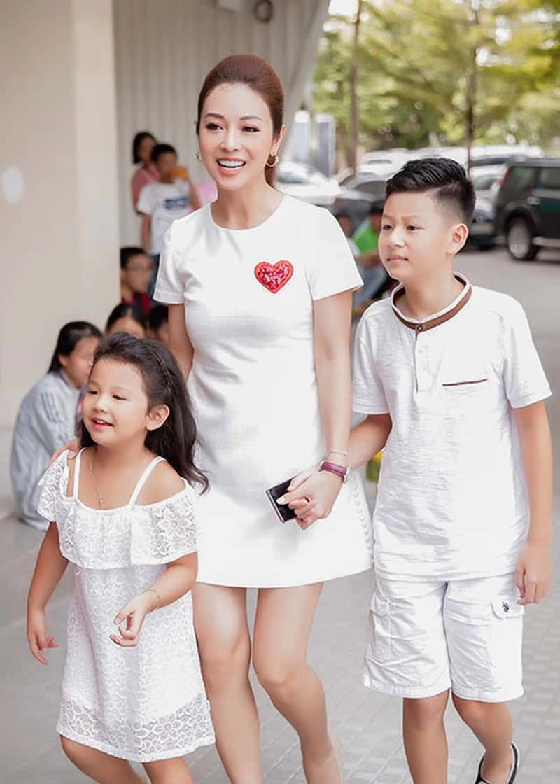 4 hoa hậu việt lấy chồng đại gia đẻ liền tù tì rồi ở nhà chăm con - 12