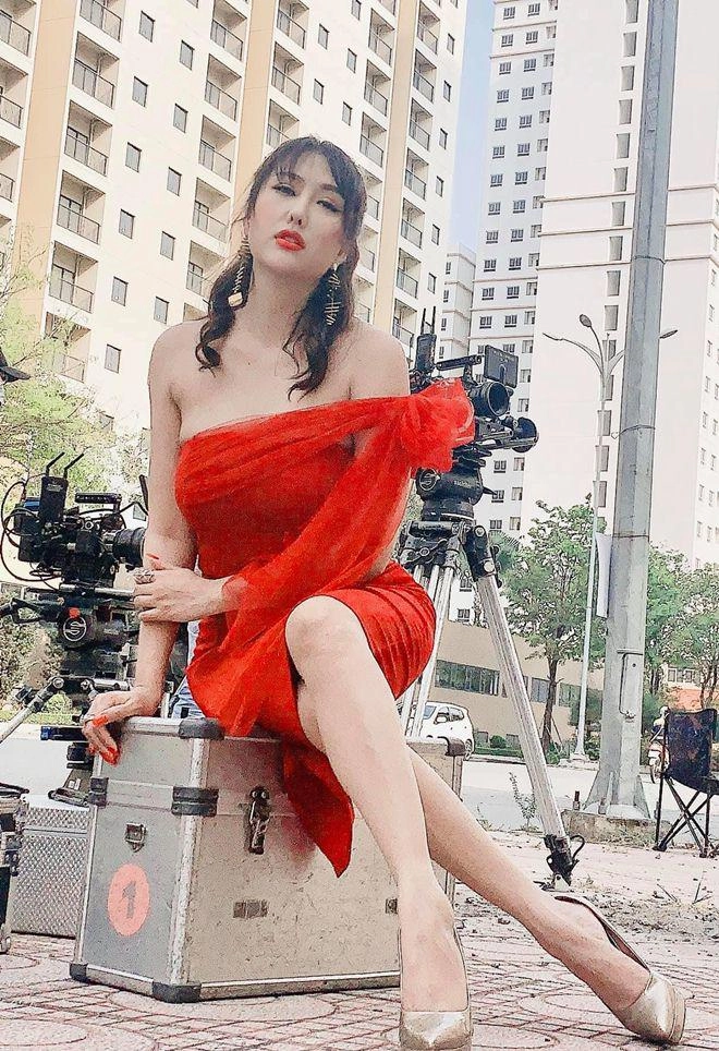 4 năm sau ly hôn phi thanh vân và con trai sống ngập trong tiền vàng đàn ông tặng - 4