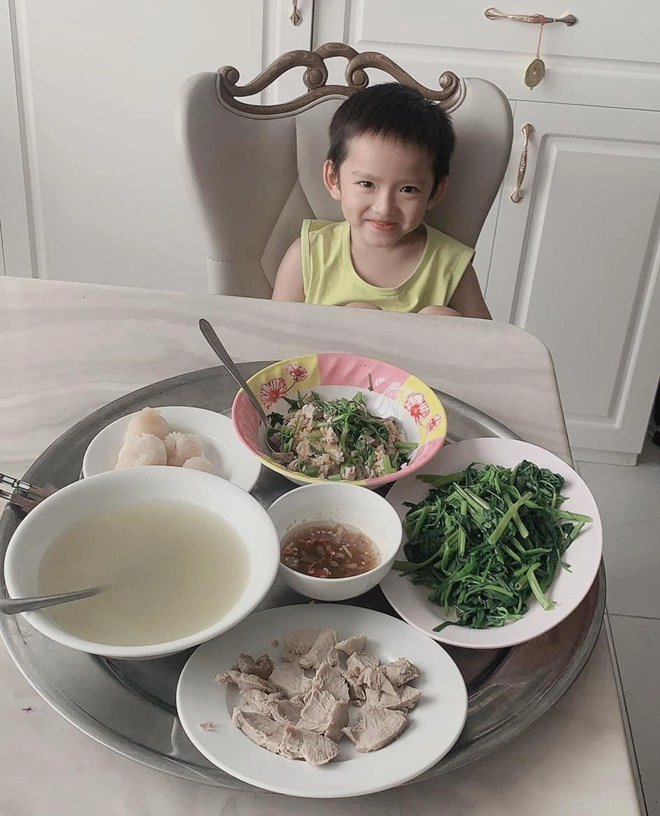 4 năm sau ly hôn phi thanh vân và con trai sống ngập trong tiền vàng đàn ông tặng - 6