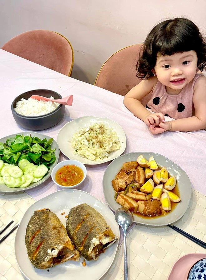 40 tuổi chưa kết hôn quang vinh có con gái 3 tuổi xinh như búp bê - 15