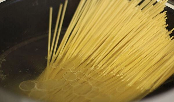 6 cách làm mì ý spaghetti sốt kem bò bằm phô mai ngon đúng điệu - 3