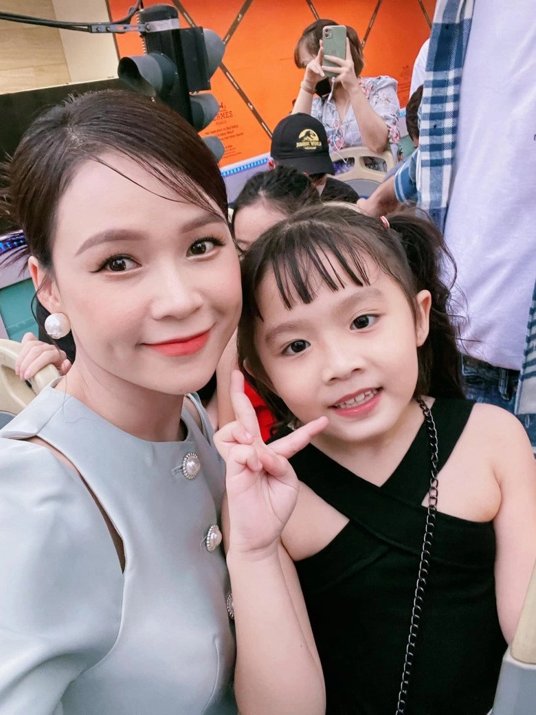 6 năm sau khi bị nữ cơ trưởng huỳnh lý đông phương hủy hôn trương thế vinh u40 công khai con gái - 5