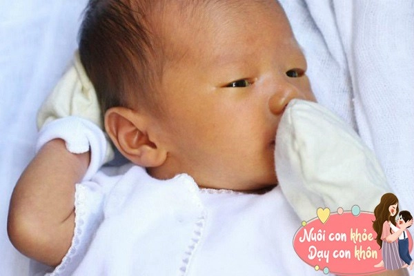 6 sai lầm dễ mắc của mẹ khiến trẻ sơ sinh rất sợ - 6