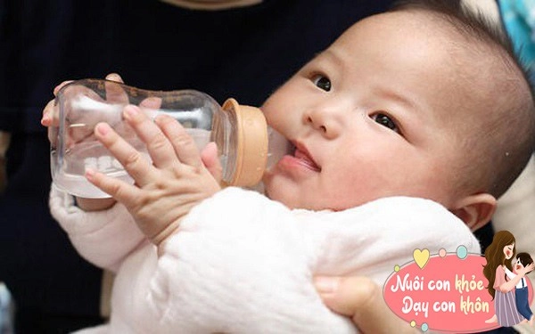 6 sai lầm dễ mắc của mẹ khiến trẻ sơ sinh rất sợ - 10