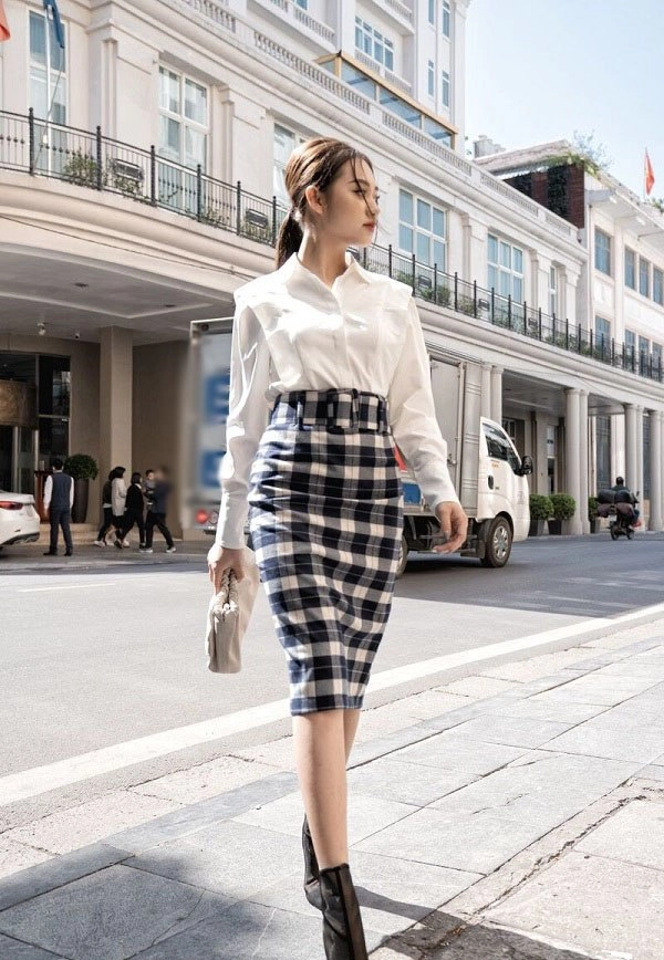 7 cách diện chân váy đen giúp nàng công sở ghi điểm thanh lịch sành điệu ngoài sức tưởng tượng - 9