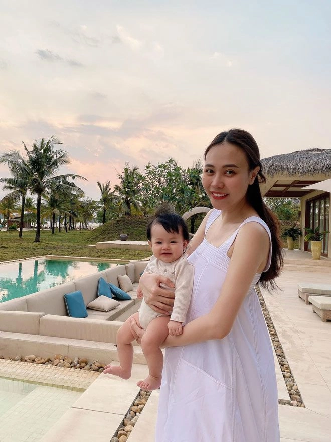 8 mỹ nữ xinh đẹp nhất nhì showbiz việt cùng sinh con cho chồng giàu nức tiếng gia thế khủng - 15