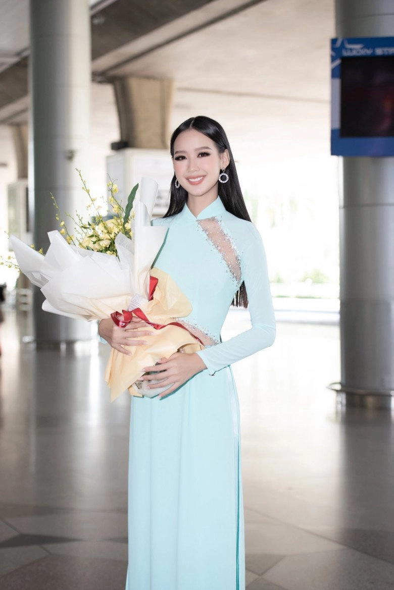 Á hậu cao nhất việt nam diện áo dài xuyên thấu tinh tế đọ sắc mỹ nhân quốc tế - 5