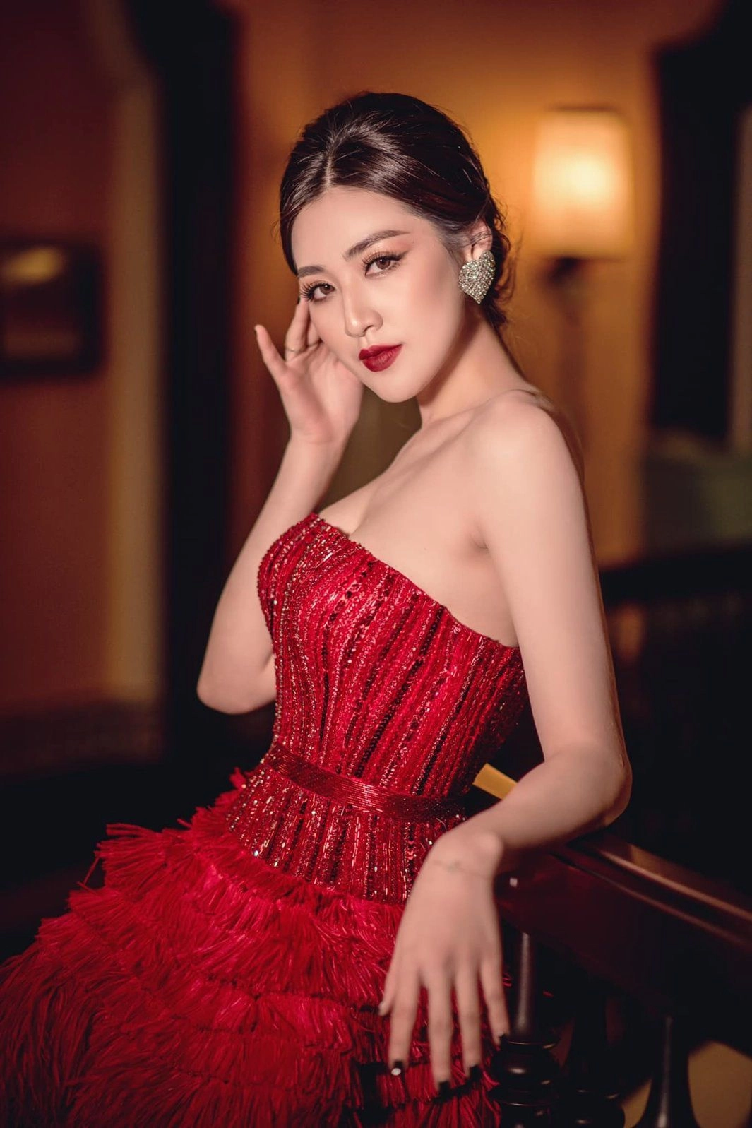 Á hậu con nhà giàu khoe vượt lười thể dục nhưng nhìn gương mặt ai nấy thấy lo - 1