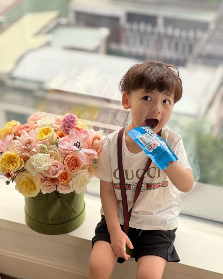 Á hậu dương tú anh khoe ảnhconđi học ởtrường mẫu giáo có học phí cao ngất ngưởng - 2