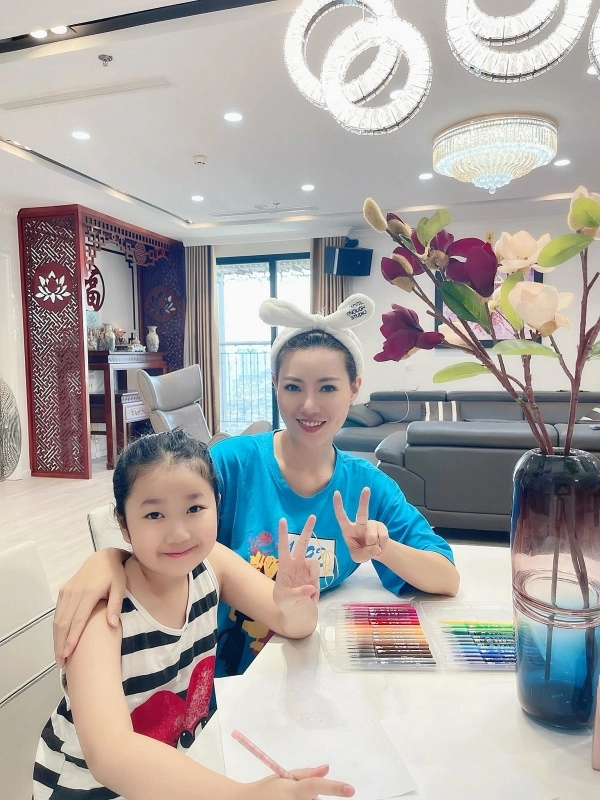 Á hậu duy nhất sắm vai cave trong quỳnh búp bê chồng phố cổ hà nội là sếp lớn làm mẹ 2 con gái - 7