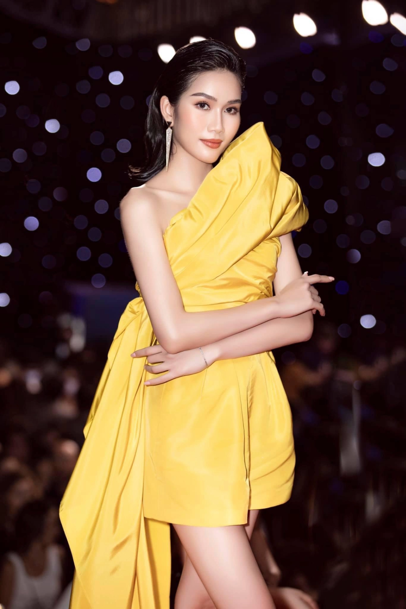 A hau hoc gioi nhat vbiz khoe body goi cam van nguoi me - 6