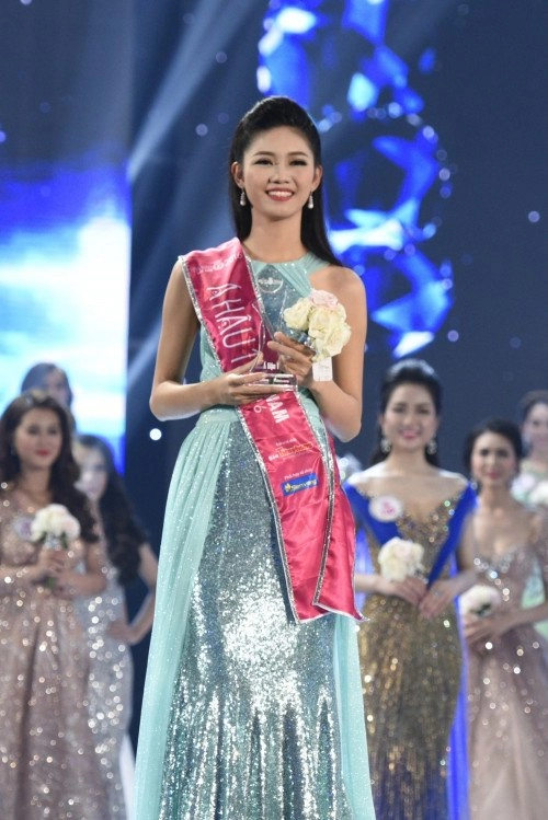Á hậu việt nam 2016 thanh tú hoảng hồn khi con trai chảy máumũi giữa đêm - 1