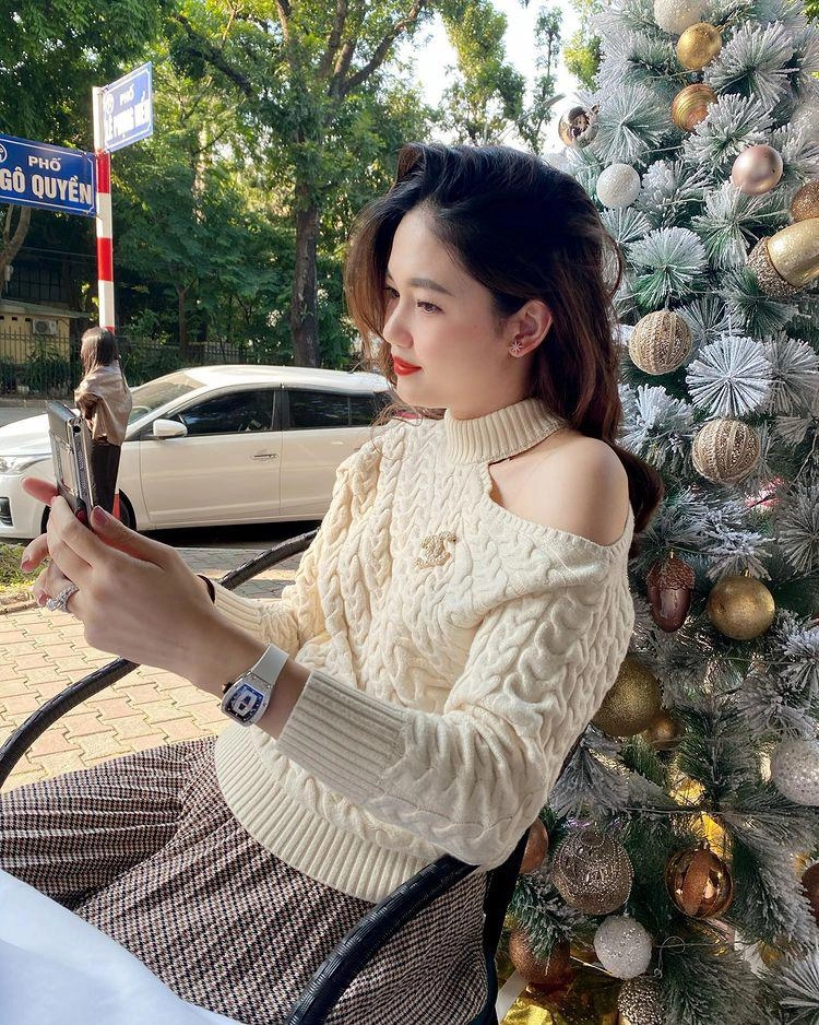 Á hậu việt nam 2016 thanh tú hoảng hồn khi con trai chảy máumũi giữa đêm - 6