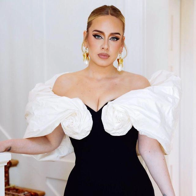 Adele trở lại chấn động với màn o ép ngực đầy đập tan hình ảnh nhăn nheo trước đó - 1
