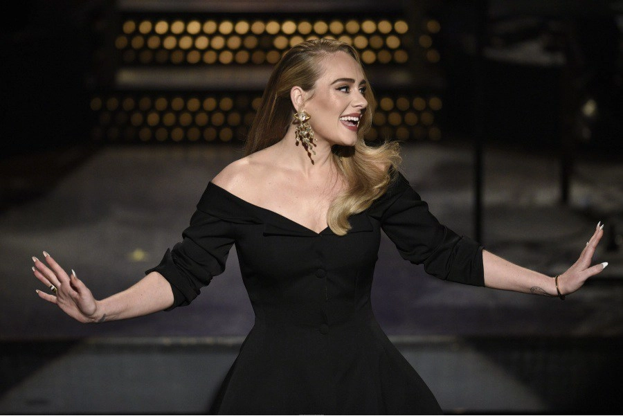 Adele trở lại chấn động với màn o ép ngực đầy đập tan hình ảnh nhăn nheo trước đó - 3