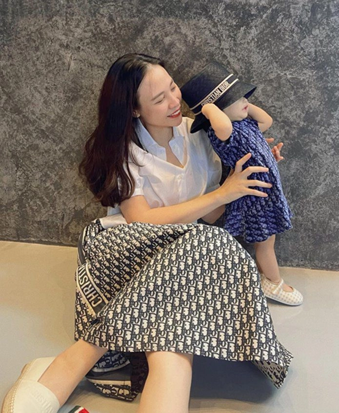 Ai cũng muốn có bạn như đàm thu trang cho không túi và dép xem giá không nói nên lời - 11