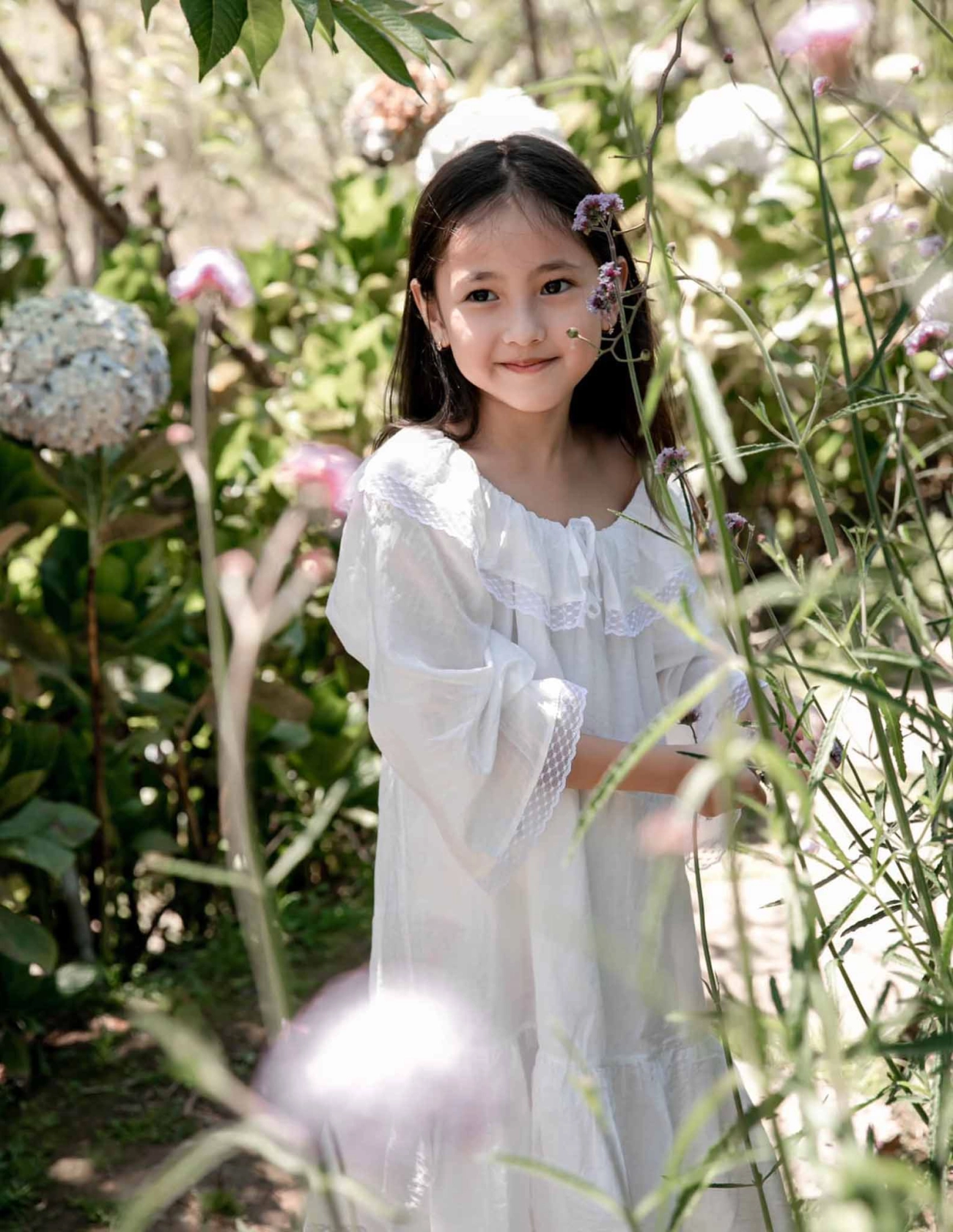 Âm thầm theo mẹ xuất ngoại giữa dịch con gái hà kiều anh xinh nổi bật trên đất mỹ - 12