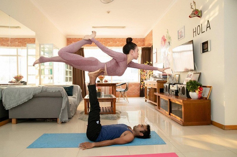 Ăn chay và chăm tập yoga nữ đại gia miền tây sinh con rồi vẫngiữ khư khư chiếc bụng múi - 9