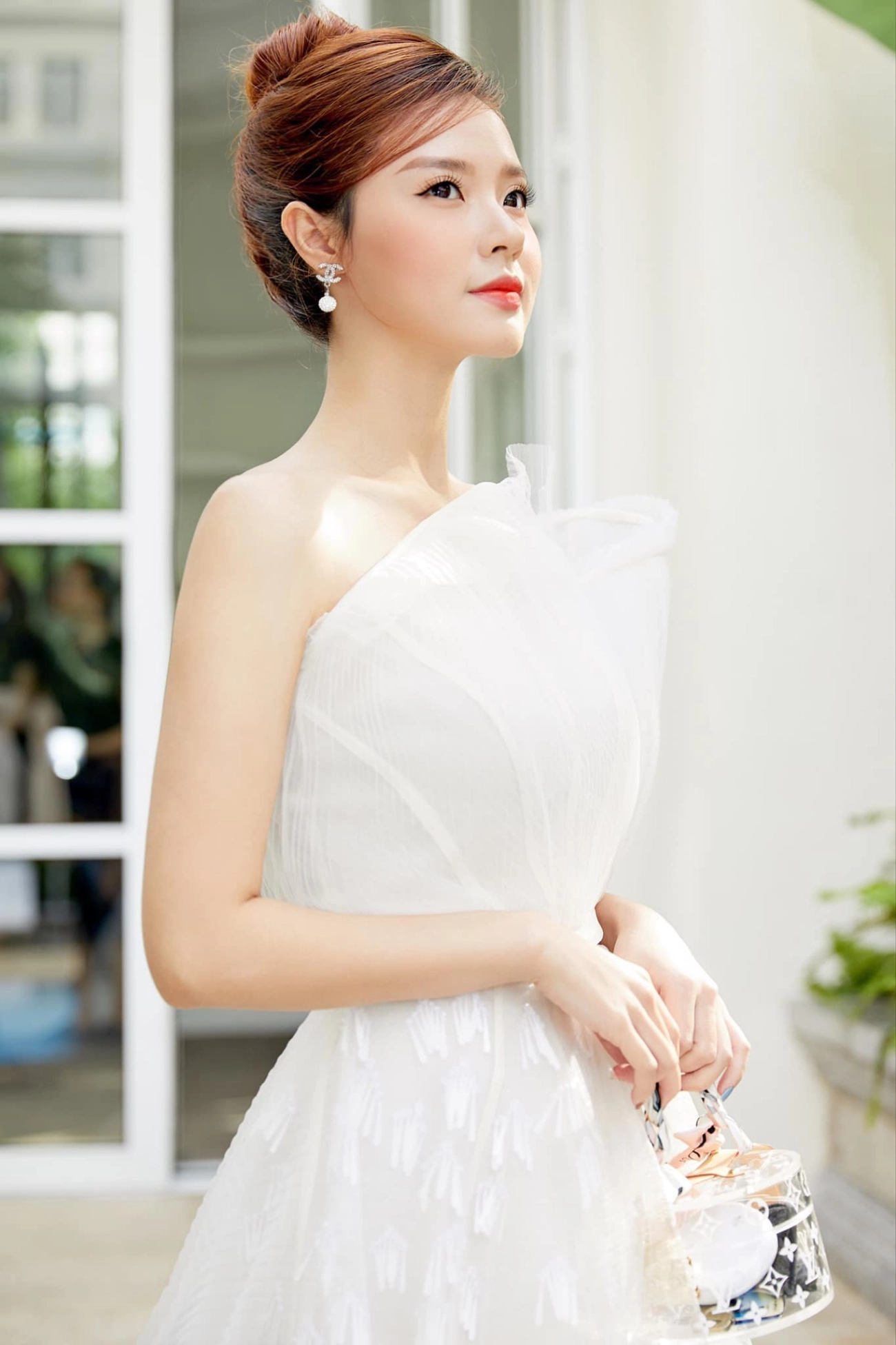 Ăn kem bơ thôi nhưng midu vẫn gây bão bởi màn vén tóc khoe khe ngực đẹp hút hồn - 8