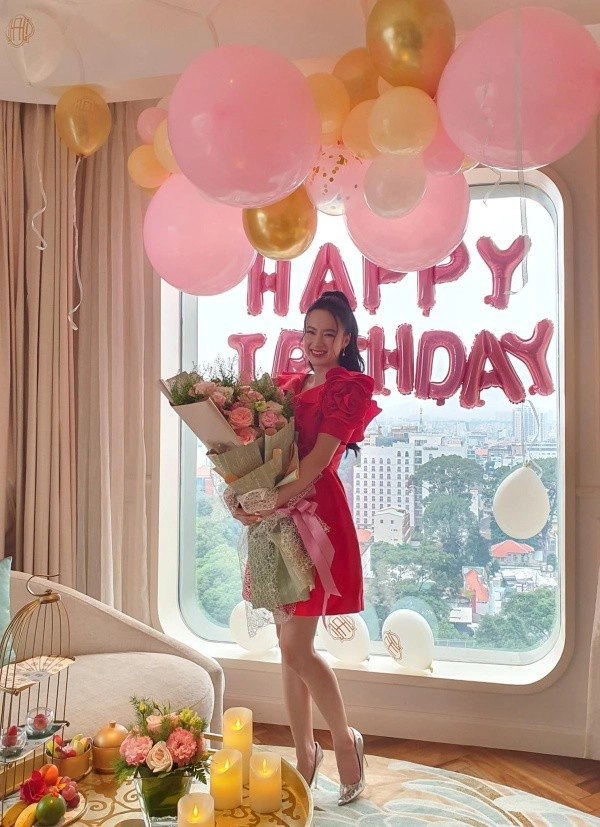 Angela phương trinh diện váy đỏ rực mừng tuổi mới chẳng hở hang mà xinh xuất sắc - 3