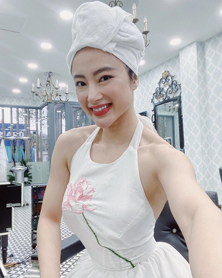 Angela phương trinh khoemặt mộc dần lão hoá chồng tương lai mê mẩn khen một bộ phận mướt mượt - 3