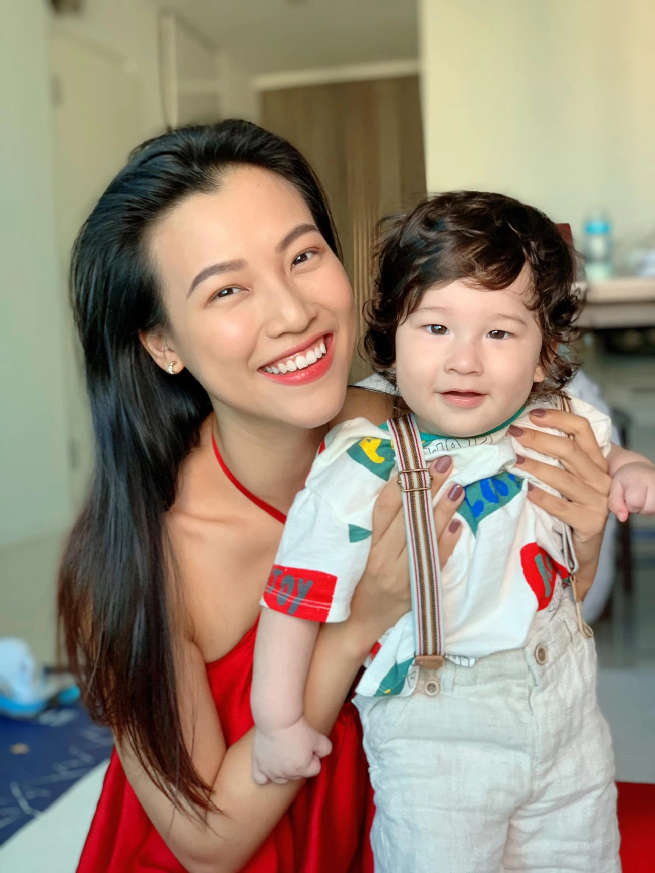 Ảnh độc hoàng oanh lần đầu khoe cảnh ngực trần da kề da với con lai tây lúc mới sinh - 12
