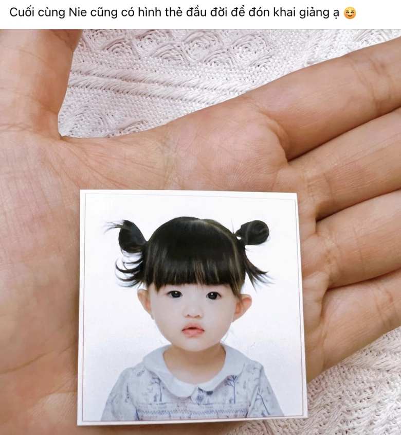 Ảnh thẻ con gái đông nhi chuẩn thanh niên nghiêm túc tướng mặt phú quý giống hệt ông cao thắng - 1