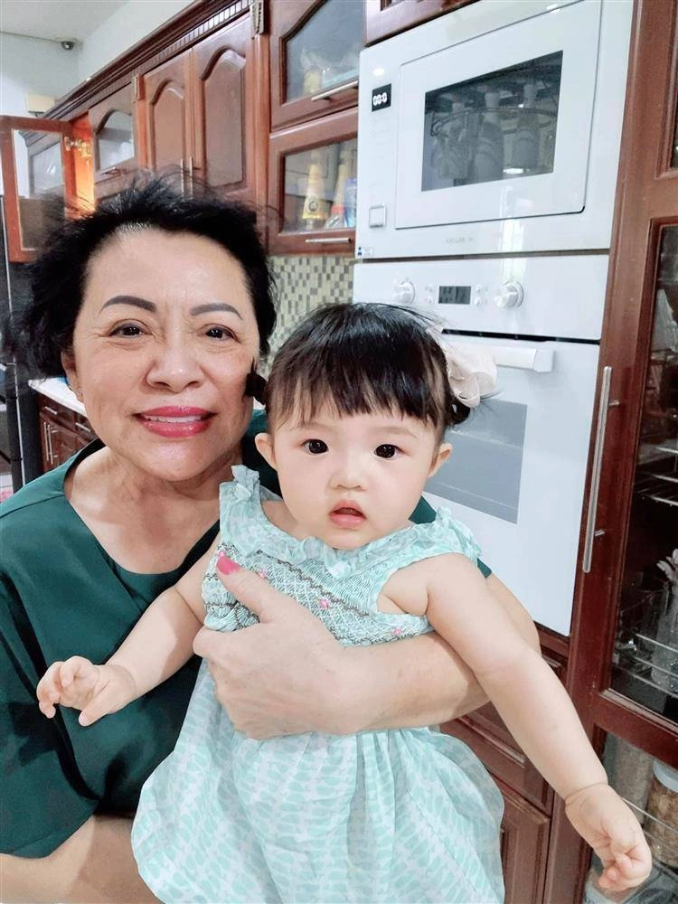 Ảnh thẻ con gái đông nhi chuẩn thanh niên nghiêm túc tướng mặt phú quý giống hệt ông cao thắng - 4