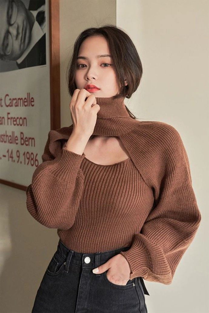 Áo len cổ lọ ấm áp nhưng dễ làm mặt nọng mất sang nàng công sở ghim ngay bí quyết - 5