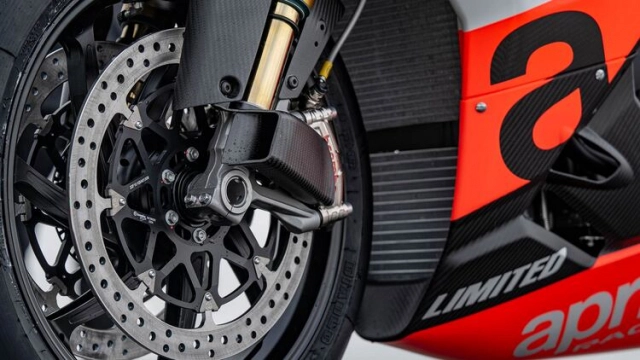 Aprilia rsv4 xtrenta và yamaha r1 gytr - 2 mẫu superbike hạng nặng dành riêng cho đường đua - 6