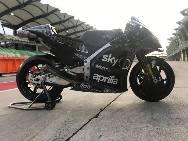 Aprilia tiết lộ hình ảnh của chiếc xe đua motogp 2020 - 4