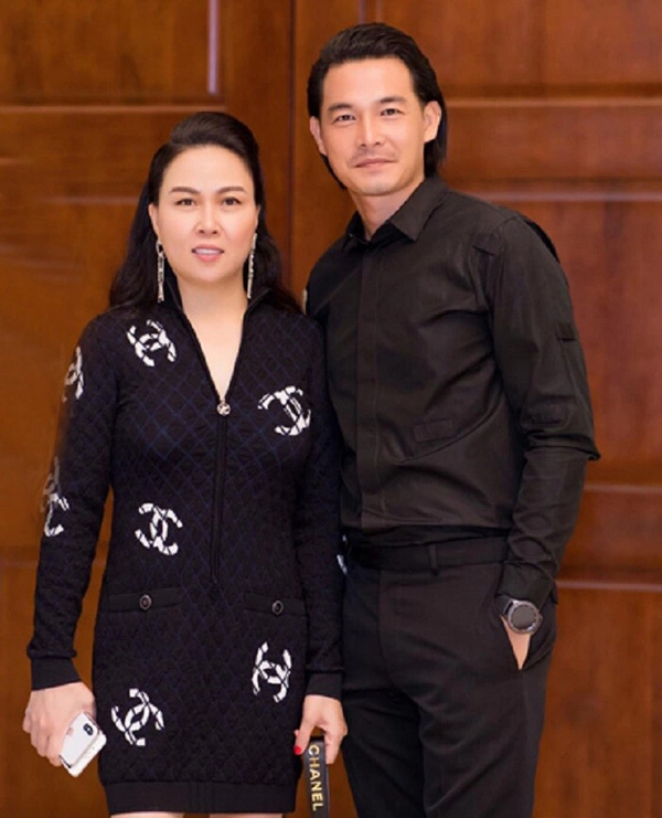 Bà chủ tập đoàn âm thầm sinh con cho nam dv kém 7 tuổi lặng lẽ làm mẹ đơn thân - 4