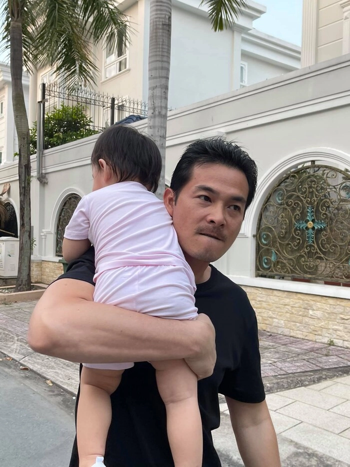 Bà chủ tập đoàn âm thầm sinh con cho nam dv kém 7 tuổi lặng lẽ làm mẹ đơn thân - 10