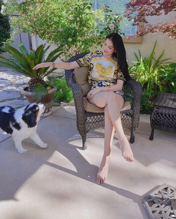 Bà hoàng hàng hiệu của làng nhan sắc dùng khăn lót ghế gần 50 triệu - 6