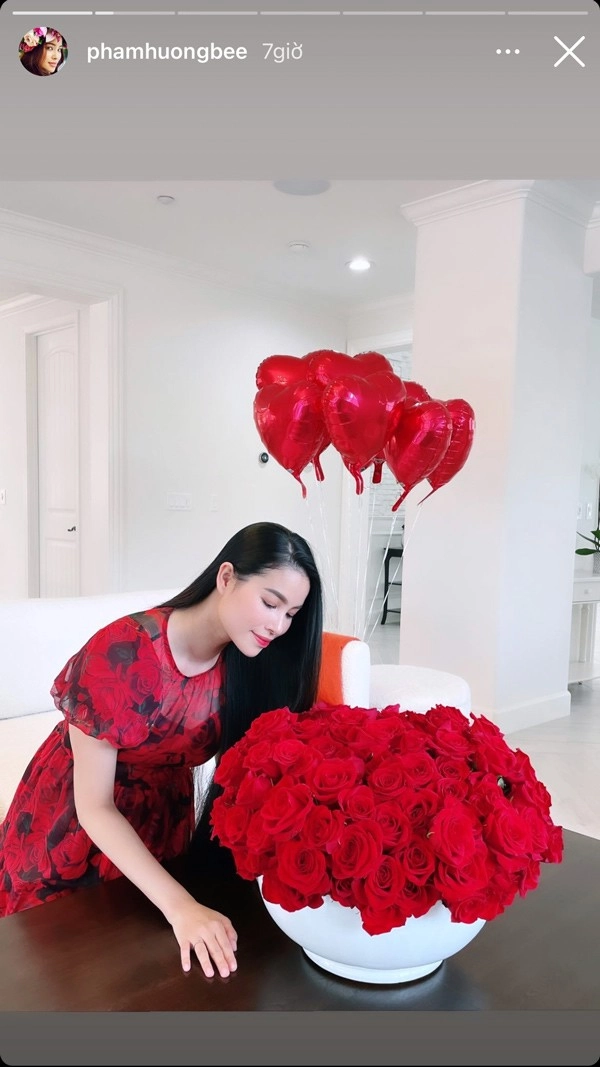 Bà hoàng hàng hiệu của làng nhan sắc dùng khăn lót ghế gần 50 triệu - 13