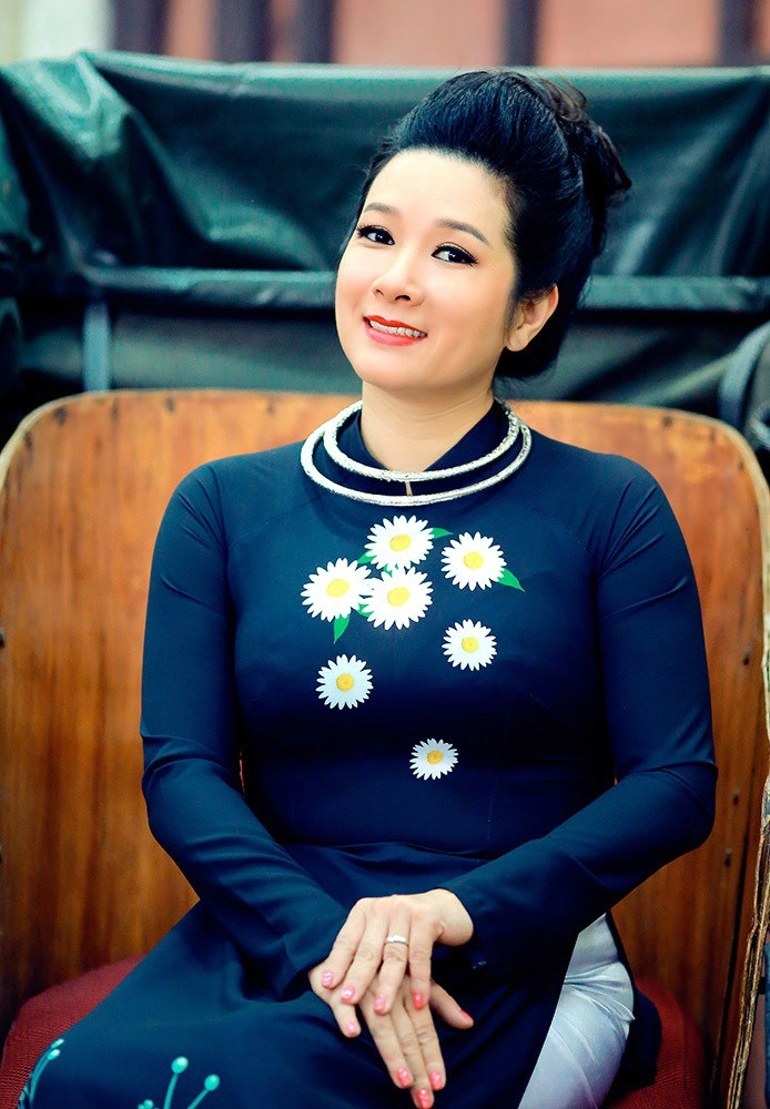 Bà hoàng phòng vé bị nhầm là vợ xuân hinh làm mẹ đơn thân 2 con gái hoa khôi - 1