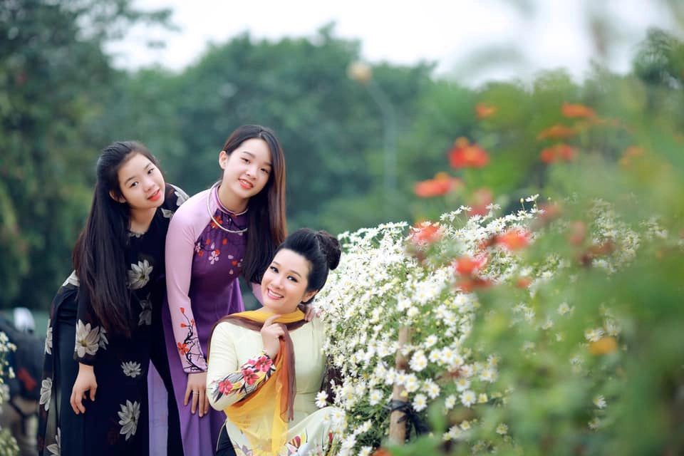 Bà hoàng phòng vé bị nhầm là vợ xuân hinh làm mẹ đơn thân 2 con gái hoa khôi - 5