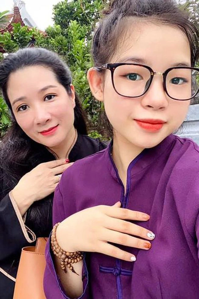 Bà hoàng phòng vé bị nhầm là vợ xuân hinh làm mẹ đơn thân 2 con gái hoa khôi - 11