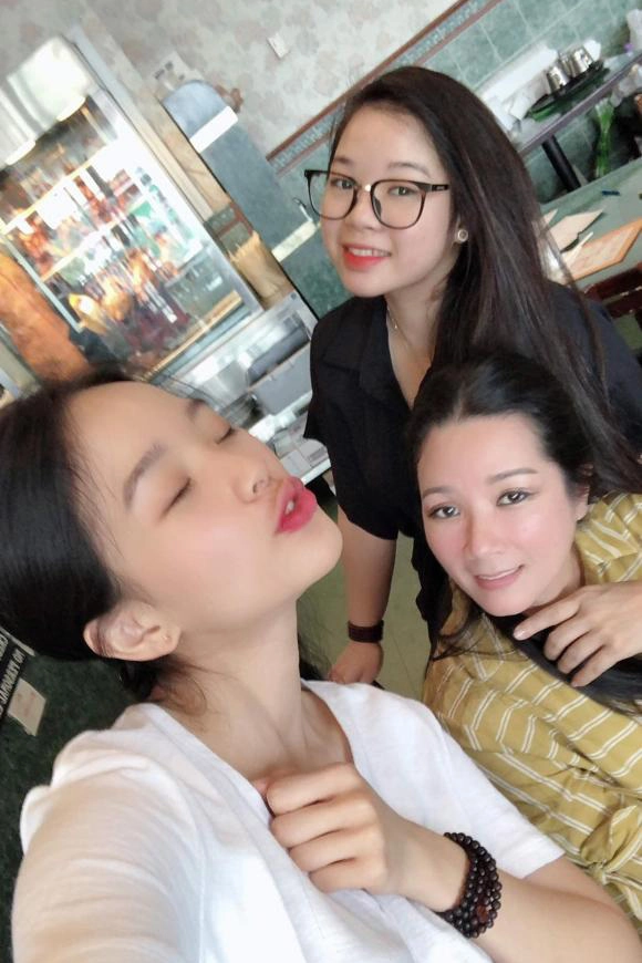 Bà hoàng phòng vé bị nhầm là vợ xuân hinh làm mẹ đơn thân 2 con gái hoa khôi - 13