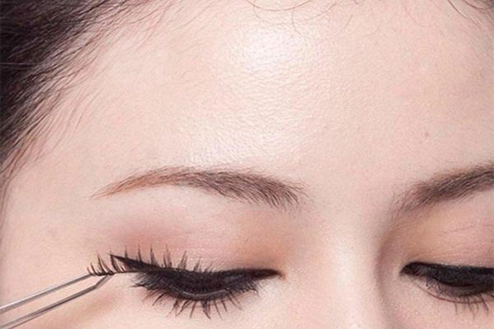 Bà mối cát tường gặp nạn làm đẹp chị em không cẩn thận cũng dễ mắc phải - 12