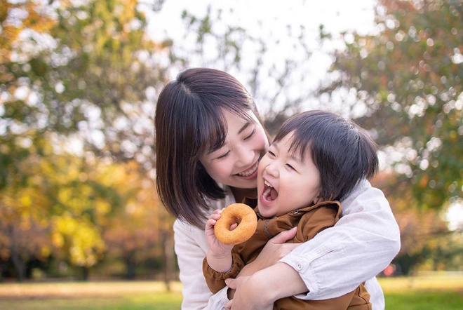 Bà ngượng chín mặt khi cháu hỏi sao hay đến nhà cháu ăn cơm nhờ người mẹ đáp cực hay - 3