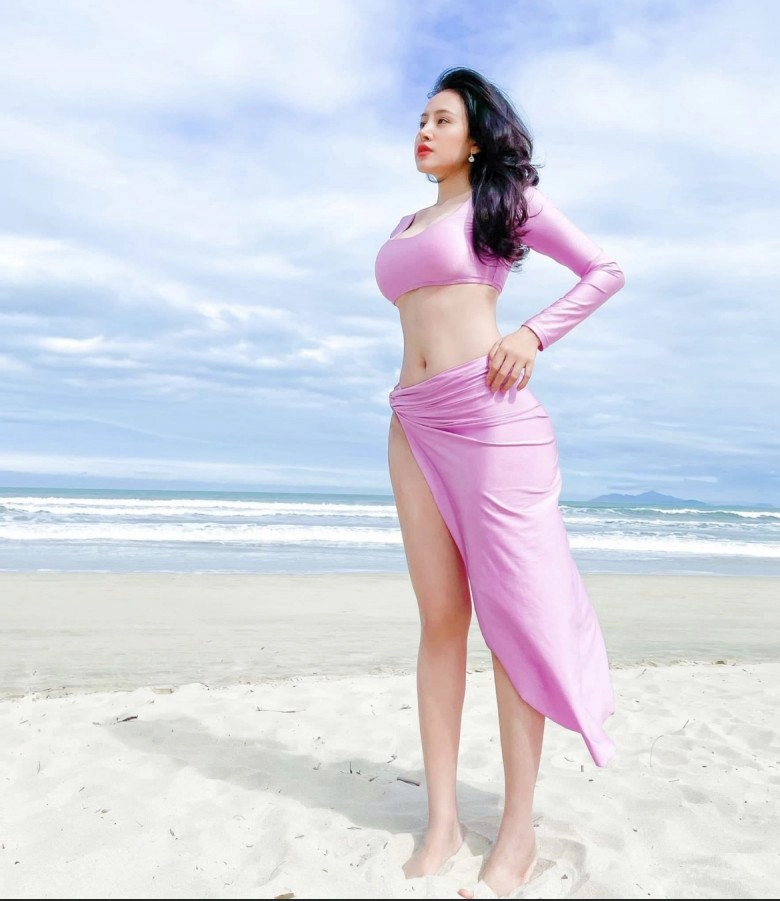 Bà tưng về nhất sàn diễn bãi biển hè này nhờ sở hữu bst bikini màu sắc đẹp mê mẩn - 3
