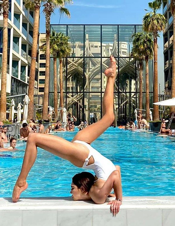 Bạn cùng phòng của đỗ thị hà khoe body không điểm trừ nhưng gặp sự cố ngã đau - 10