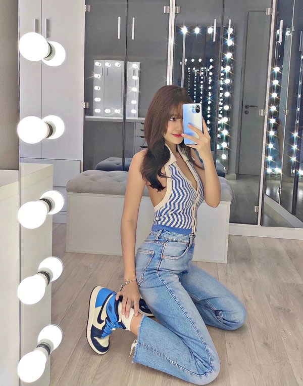 Bản sao ninh dương lan ngọc khoe vòng một tràn trề với nội y thể thao - 5