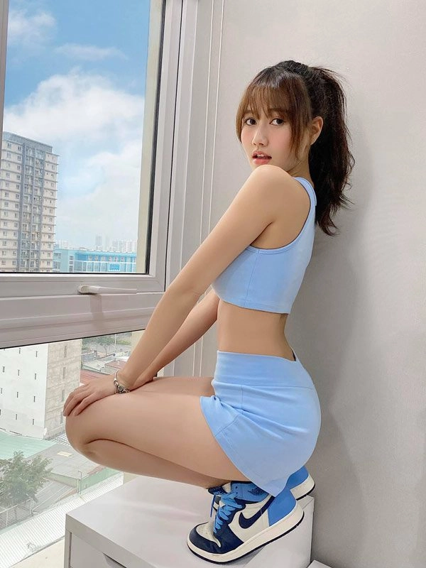 Bản sao ninh dương lan ngọc khoe vòng một tràn trề với nội y thể thao - 14